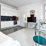 Warta River White Studio