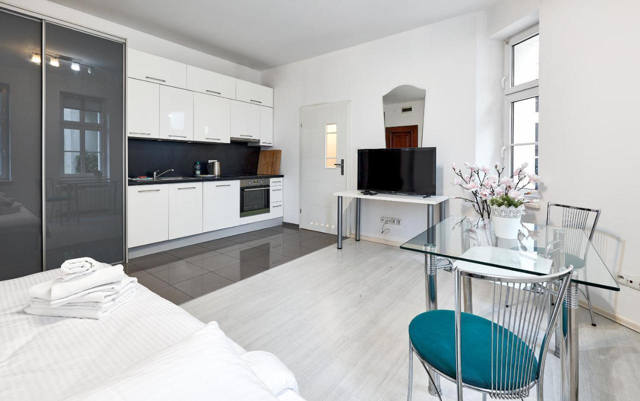 Warta River White Apartment *